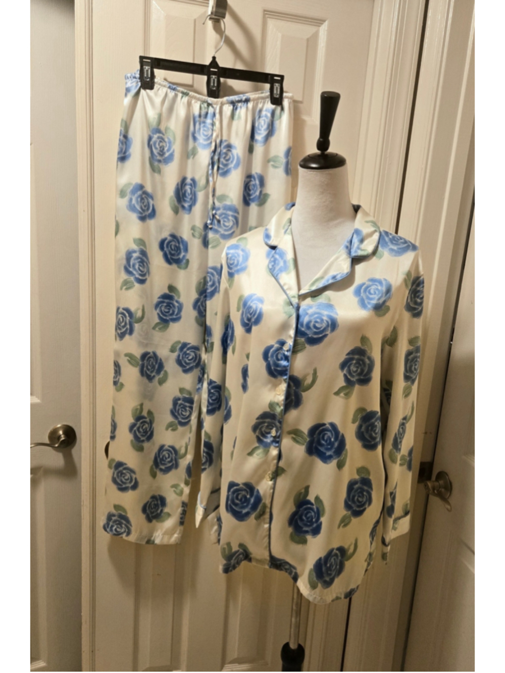 Vintage Croft & Barrow Intimates Blue Rose Satin Pajama Set.